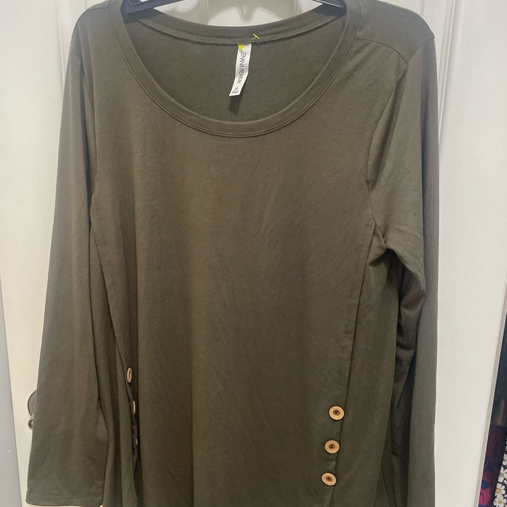 Zenana Outfitters Green Buttoned Blouse - Picture 4 of 11
